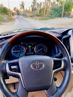 تۆیۆتا لاند کروزەر